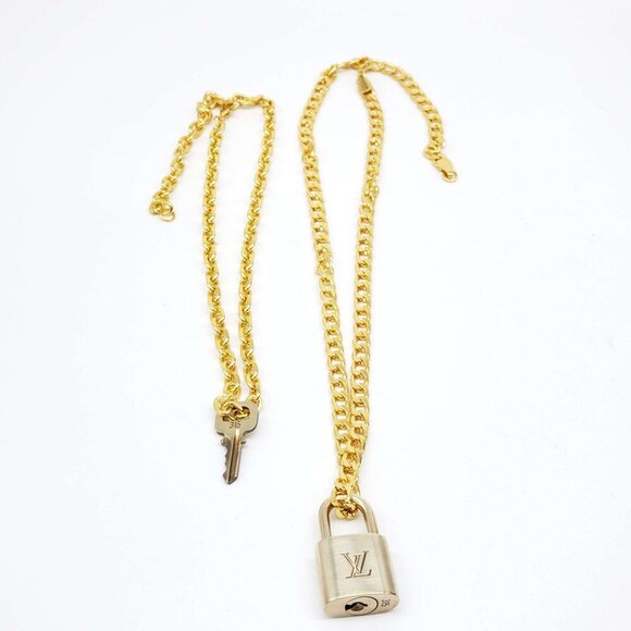 100% Auth Louis Vuitton Lock & Key w/ 18k Gold Plated Chain Necklace - Picture 3 of 11